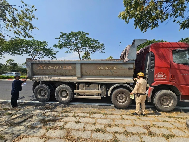TP.HCM tổng rà soát 6.400 xe ben, xe tải tự đổ từ 15 tấn TP.HCM tổng rà soát 6.400 xe ben, xe tải tự đổ từ 15 tấn