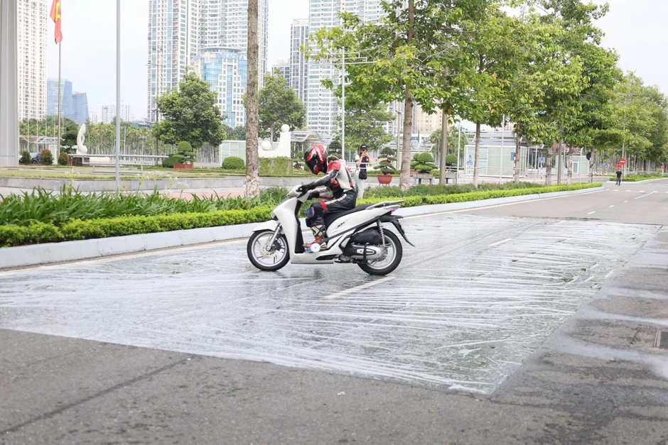 Trang bị hệ thống chống bó cứng phanh trên xe mô tô có thể giảm gần 30% tai nạn Trang bị hệ thống chống bó cứng phanh trên xe mô tô có thể giảm gần 30% tai nạn