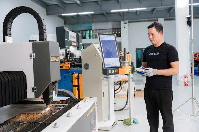 Trong 48h: Tesla đặt chân vào thị trường ô tô Việt Nam, cựu CEO GSM lập startup xe điện