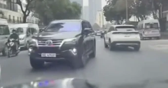 Tự ý lắp đèn ưu tiên trên ô tô, tài xế bị phạt 5 triệu đồng