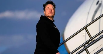Từng cho con đứng trước đầu xe Tesla vì cuồng tín Elon Musk: Những tín đồ trung thành nhất cũng bắt đầu quay lưng