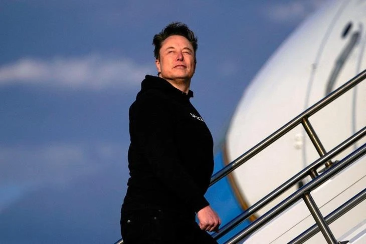 Từng cho con đứng trước đầu xe Tesla vì cuồng tín Elon Musk: Những tín đồ trung thành nhất cũng bắt đầu quay lưng Từng cho con đứng trước đầu xe Tesla vì cuồng tín Elon Musk: Những tín đồ trung thành nhất cũng bắt đầu quay lưng