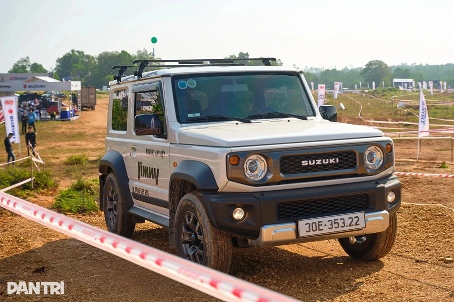 Từng “kèm lạc”, Suzuki Jimny nay giảm 100 triệu vẫn chưa xả hết xe đời cũ Từng “kèm lạc”, Suzuki Jimny nay giảm 100 triệu vẫn chưa xả hết xe đời cũ