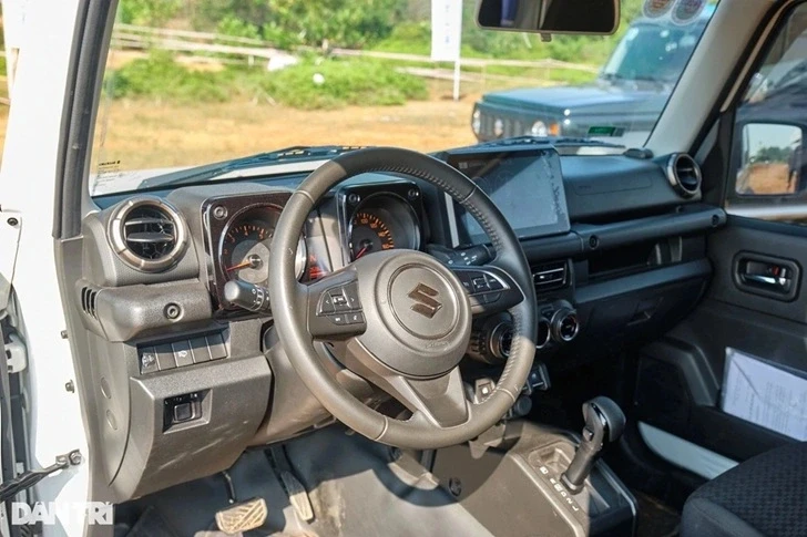 Từng “kèm lạc”, Suzuki Jimny nay giảm 100 triệu vẫn chưa xả hết xe đời cũ Từng “kèm lạc”, Suzuki Jimny nay giảm 100 triệu vẫn chưa xả hết xe đời cũ