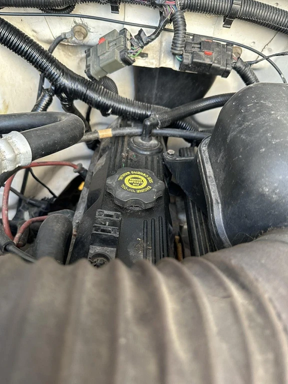 Từng là xe tuần tra, Jeep Wrangler TJ 2001 thành hàng hiếm 850 triệu tại Hà Nội Từng là xe tuần tra, Jeep Wrangler TJ 2001 thành hàng hiếm 850 triệu tại Hà Nội