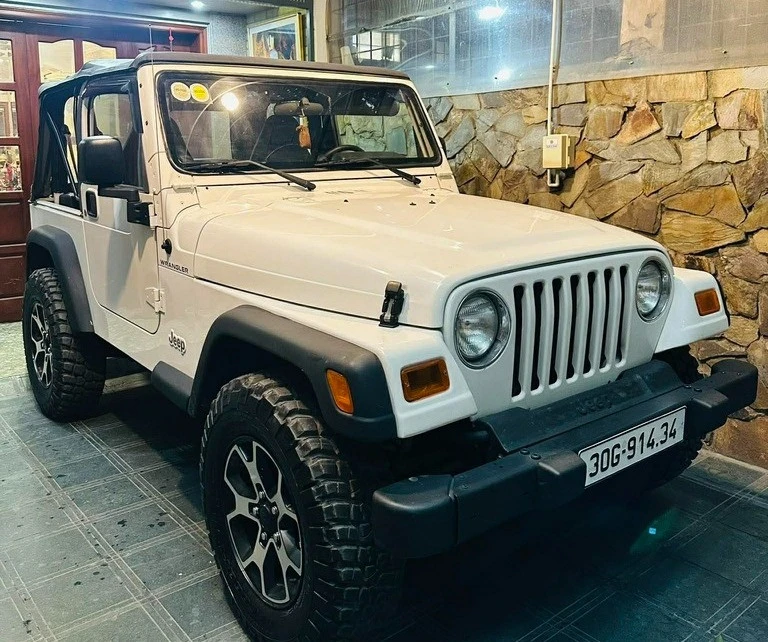 Từng là xe tuần tra, Jeep Wrangler TJ 2001 thành hàng hiếm 850 triệu tại Hà Nội Từng là xe tuần tra, Jeep Wrangler TJ 2001 thành hàng hiếm 850 triệu tại Hà Nội