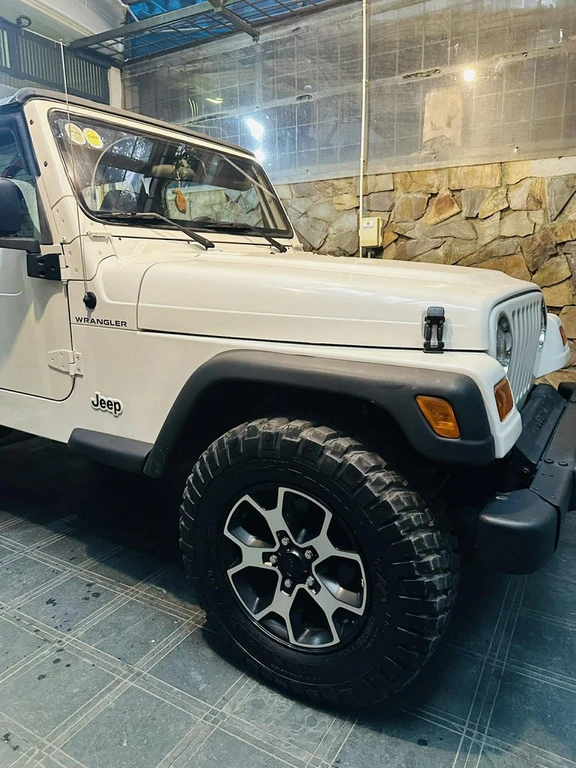 Từng là xe tuần tra, Jeep Wrangler TJ 2001 thành hàng hiếm 850 triệu tại Hà Nội Từng là xe tuần tra, Jeep Wrangler TJ 2001 thành hàng hiếm 850 triệu tại Hà Nội
