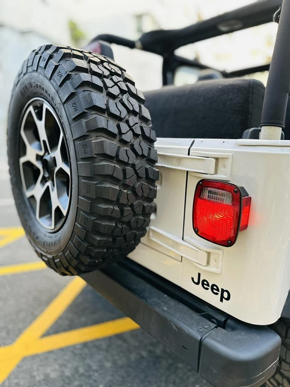 Từng là xe tuần tra, Jeep Wrangler TJ 2001 thành hàng hiếm 850 triệu tại Hà Nội Từng là xe tuần tra, Jeep Wrangler TJ 2001 thành hàng hiếm 850 triệu tại Hà Nội