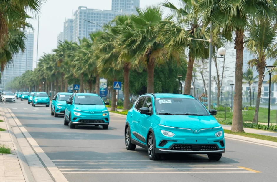 Tỷ phú Phạm Nhật Vượng và cú hích chấn động ngành taxi: Cứ 10 xe có hơn 7 xe chạy điện Tỷ phú Phạm Nhật Vượng và cú hích chấn động ngành taxi: Cứ 10 xe có hơn 7 xe chạy điện
