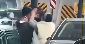 Va chạm giao thông thành màn tấu hài khó đỡ, người khen đáng yêu, người băn khoăn tội quấy rối