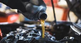 Vì sao chu kỳ thay dầu nhớt xe châu Âu lâu hơn xe Mỹ, Nhật, Hàn?
