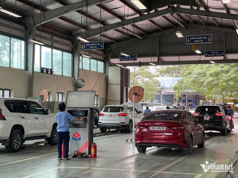 Vì sao đăng kiểm viên đạp hết ga để kiểm tra khí thải của xe ô tô? Vì sao đăng kiểm viên đạp hết ga để kiểm tra khí thải của xe ô tô?
