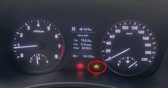 Vì sao một số ô tô đổ xăng E10 nổi đèn "cá vàng"?