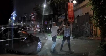 Video tài xế vượt ẩu gây va chạm, hành hung lái xe khác dẫn tới bị tạm giữ