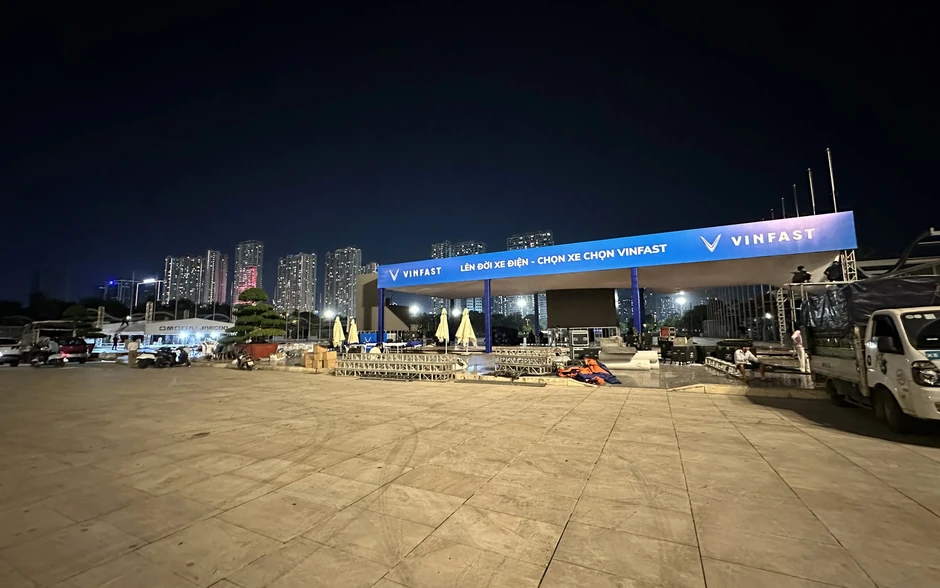 VIMS trước giờ G: Hơn 60 chiếc xe xuất hiện, 4 gian trưng bày tất bật hoàn thiện khâu cuối cùng để đón khách VIMS trước giờ G: Hơn 60 chiếc xe xuất hiện, 4 gian trưng bày tất bật hoàn thiện khâu cuối cùng để đón khách