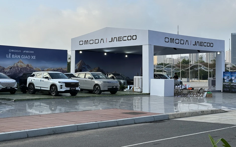VIMS trước giờ G: Hơn 60 chiếc xe xuất hiện, 4 gian trưng bày tất bật hoàn thiện khâu cuối cùng để đón khách VIMS trước giờ G: Hơn 60 chiếc xe xuất hiện, 4 gian trưng bày tất bật hoàn thiện khâu cuối cùng để đón khách