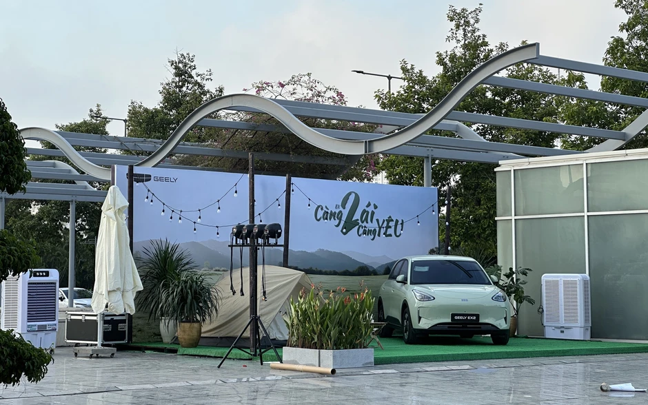 VIMS trước giờ G: Hơn 60 chiếc xe xuất hiện, 4 gian trưng bày tất bật hoàn thiện khâu cuối cùng để đón khách VIMS trước giờ G: Hơn 60 chiếc xe xuất hiện, 4 gian trưng bày tất bật hoàn thiện khâu cuối cùng để đón khách