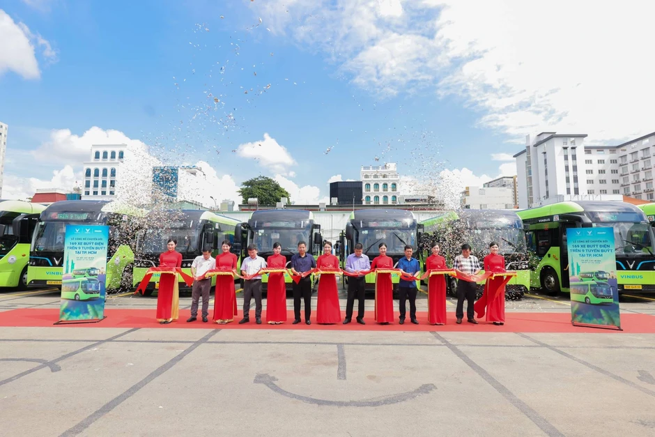 VinBus vận hành 9 tuyến buýt điện mới tại TPHCM VinBus vận hành 9 tuyến buýt điện mới tại TPHCM