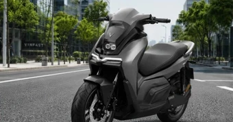 VinFast sắp có xe máy điện mới phong cách touring, động cơ đặt giữa, kính chắn gió cỡ lớn