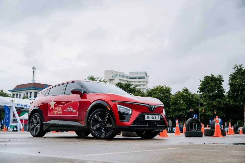 VinFast VF 7: Mẫu C-SUV đáp ứng kỳ vọng của nhiều người dùng Việt VinFast VF 7: Mẫu C-SUV đáp ứng kỳ vọng của nhiều người dùng Việt