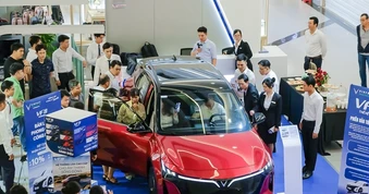 VinFast VF 8 thế hệ mới đạt 12 . 728 Đơn đặt hàng chỉ sau 8 ngày mở bán