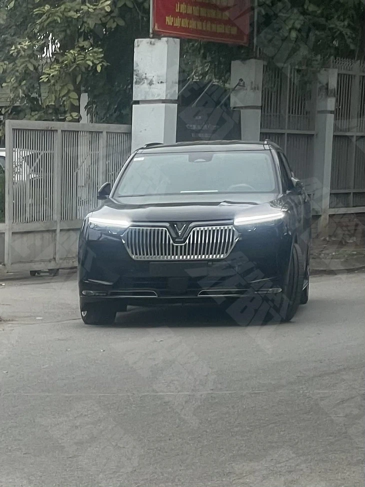 VinFast VF 9 thiết kế lạ xuất hiện trên đường phố, dễ liên tưởng tới xe xăng, hybrid VinFast VF 9 thiết kế lạ xuất hiện trên đường phố, dễ liên tưởng tới xe xăng, hybrid