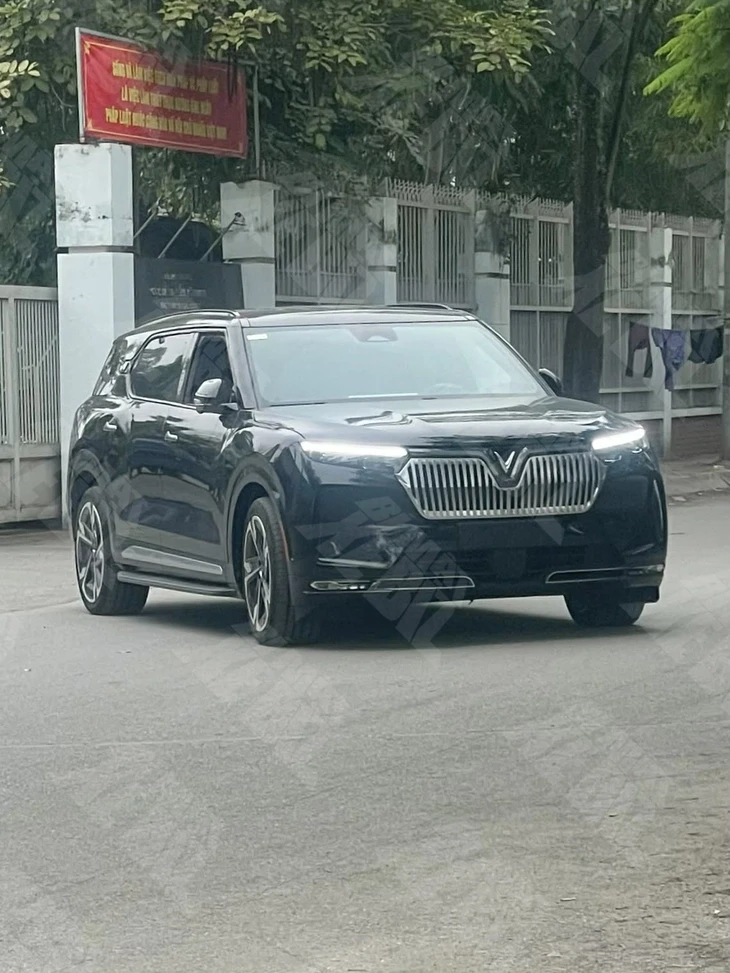 VinFast VF 9 thiết kế lạ xuất hiện trên đường phố, dễ liên tưởng tới xe xăng, hybrid VinFast VF 9 thiết kế lạ xuất hiện trên đường phố, dễ liên tưởng tới xe xăng, hybrid
