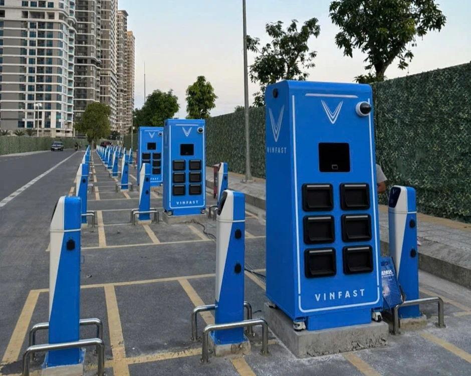 VinFast Viper gây chú ý với thiết kế thể thao, đổi pin nhanh, người dùng đổ xô đặt cọc trước 15/3 VinFast Viper gây chú ý với thiết kế thể thao, đổi pin nhanh, người dùng đổ xô đặt cọc trước 15/3