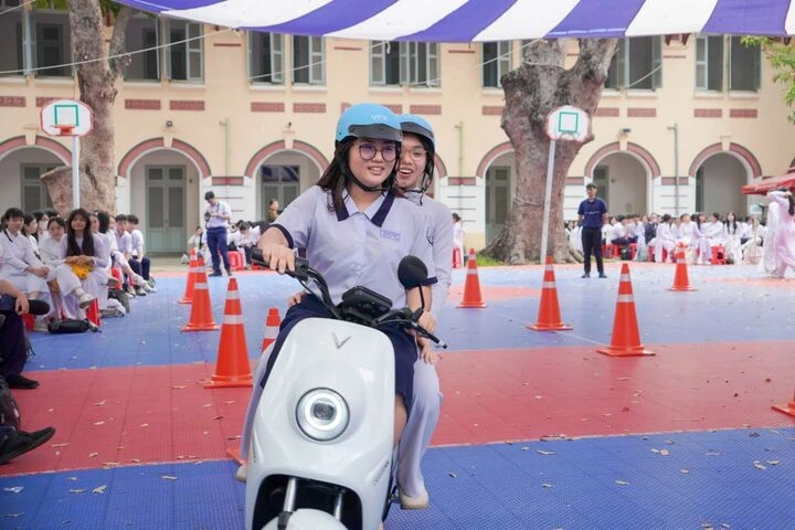 VinFast ZGoo: Nhỏ gọn cho học sinh, yên tâm cho phụ huynh VinFast ZGoo: Nhỏ gọn cho học sinh, yên tâm cho phụ huynh