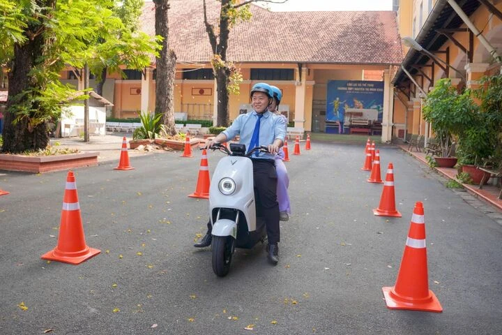VinFast ZGoo: Nhỏ gọn cho học sinh, yên tâm cho phụ huynh VinFast ZGoo: Nhỏ gọn cho học sinh, yên tâm cho phụ huynh