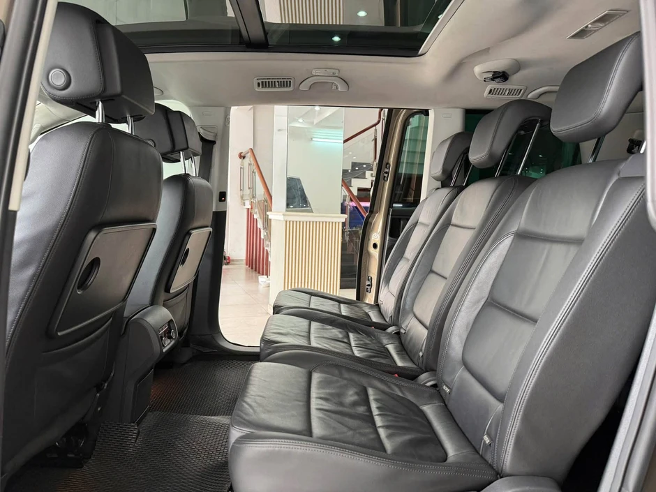 Volkswagen Sharan 10 năm tuổi bán lại ngang giá Honda City mới: Dài ngang Everest, cửa lùa, có ghế massage, cửa nóc toàn cảnh Volkswagen Sharan 10 năm tuổi bán lại ngang giá Honda City mới: Dài ngang Everest, cửa lùa, có ghế massage, cửa nóc toàn cảnh
