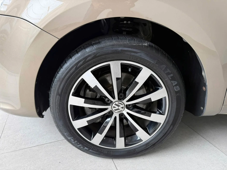 Volkswagen Sharan 10 năm tuổi bán lại ngang giá Honda City mới: Dài ngang Everest, cửa lùa, có ghế massage, cửa nóc toàn cảnh Volkswagen Sharan 10 năm tuổi bán lại ngang giá Honda City mới: Dài ngang Everest, cửa lùa, có ghế massage, cửa nóc toàn cảnh