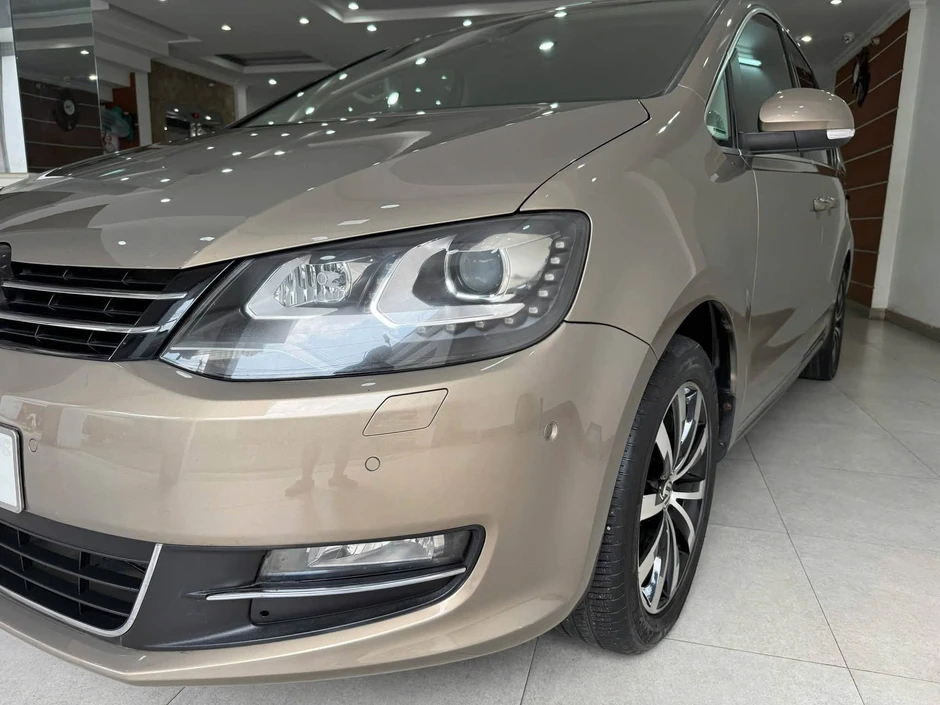 Volkswagen Sharan 10 năm tuổi bán lại ngang giá Honda City mới: Dài ngang Everest, cửa lùa, có ghế massage, cửa nóc toàn cảnh Volkswagen Sharan 10 năm tuổi bán lại ngang giá Honda City mới: Dài ngang Everest, cửa lùa, có ghế massage, cửa nóc toàn cảnh