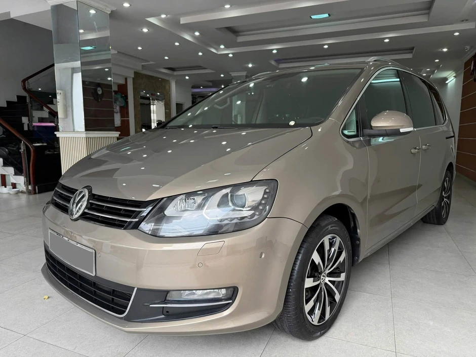 Volkswagen Sharan 10 năm tuổi bán lại ngang giá Honda City mới: Dài ngang Everest, cửa lùa, có ghế massage, cửa nóc toàn cảnh Volkswagen Sharan 10 năm tuổi bán lại ngang giá Honda City mới: Dài ngang Everest, cửa lùa, có ghế massage, cửa nóc toàn cảnh