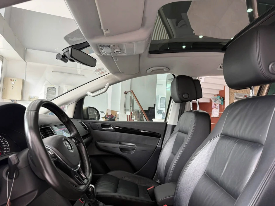 Volkswagen Sharan 10 năm tuổi bán lại ngang giá Honda City mới: Dài ngang Everest, cửa lùa, có ghế massage, cửa nóc toàn cảnh Volkswagen Sharan 10 năm tuổi bán lại ngang giá Honda City mới: Dài ngang Everest, cửa lùa, có ghế massage, cửa nóc toàn cảnh