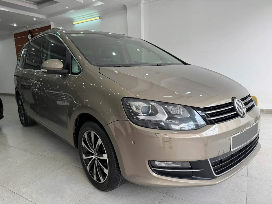 Volkswagen Sharan 10 năm tuổi bán lại ngang giá Honda City mới: Dài ngang Everest, cửa lùa, có ghế massage, cửa nóc toàn cảnh Volkswagen Sharan 10 năm tuổi bán lại ngang giá Honda City mới: Dài ngang Everest, cửa lùa, có ghế massage, cửa nóc toàn cảnh