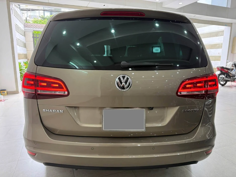 Volkswagen Sharan 10 năm tuổi bán lại ngang giá Honda City mới: Dài ngang Everest, cửa lùa, có ghế massage, cửa nóc toàn cảnh Volkswagen Sharan 10 năm tuổi bán lại ngang giá Honda City mới: Dài ngang Everest, cửa lùa, có ghế massage, cửa nóc toàn cảnh