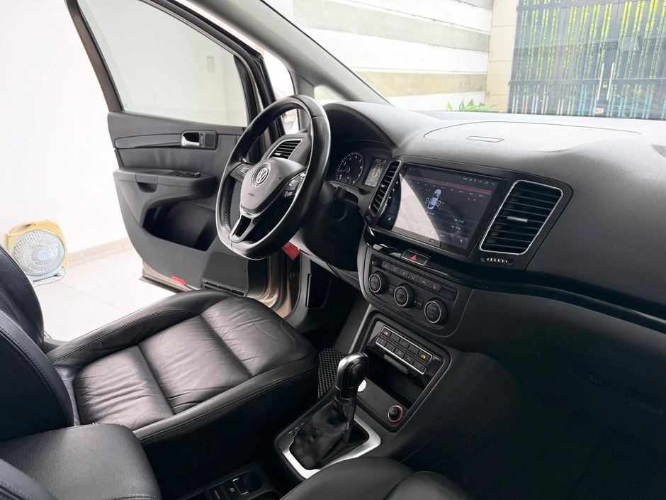 Volkswagen Sharan 10 năm tuổi bán lại ngang giá Honda City mới: Dài ngang Everest, cửa lùa, có ghế massage, cửa nóc toàn cảnh Volkswagen Sharan 10 năm tuổi bán lại ngang giá Honda City mới: Dài ngang Everest, cửa lùa, có ghế massage, cửa nóc toàn cảnh
