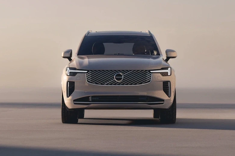 Volvo XC90 phiên bản nâng cấp ra mắt khách Việt, giá 3,289 tỷ đồng Volvo XC90 phiên bản nâng cấp ra mắt khách Việt, giá 3,289 tỷ đồng
