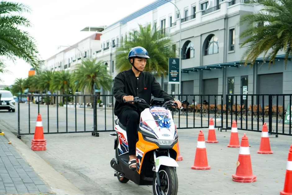 Vượt hàng chục km, khách hàng 'chốt liền tay' xe máy điện VinFast