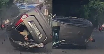Vượt ở tốc độ cao, ô tô lật nhào, hành khách kẹt nửa người ra khỏi kính chắn gió
