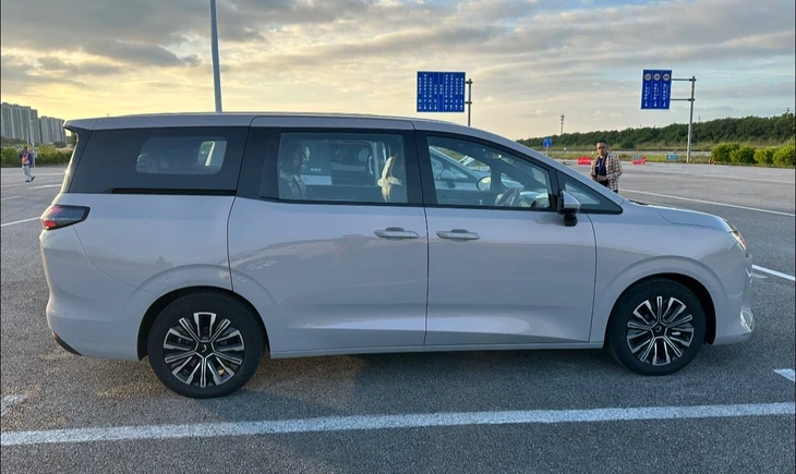 Wuling Darion sắp ra mắt Việt Nam: Giá dự kiến hơn 700 triệu, lớn hơn Innova Cross, chạy 500km/sạc Wuling Darion sắp ra mắt Việt Nam: Giá dự kiến hơn 700 triệu, lớn hơn Innova Cross, chạy 500km/sạc