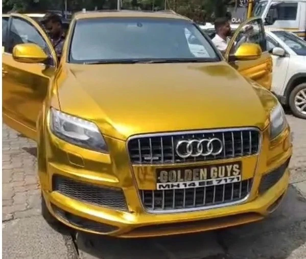 Xe Audi Q7 đổi sang màu vàng kim đẹp long lanh bị CSGT 'hỏi thăm' Xe Audi Q7 đổi sang màu vàng kim đẹp long lanh bị CSGT 'hỏi thăm'