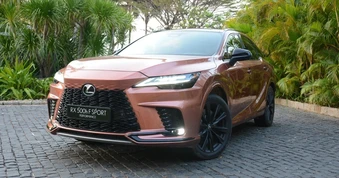 Xe bán chạy nhất của Lexus được làm mới