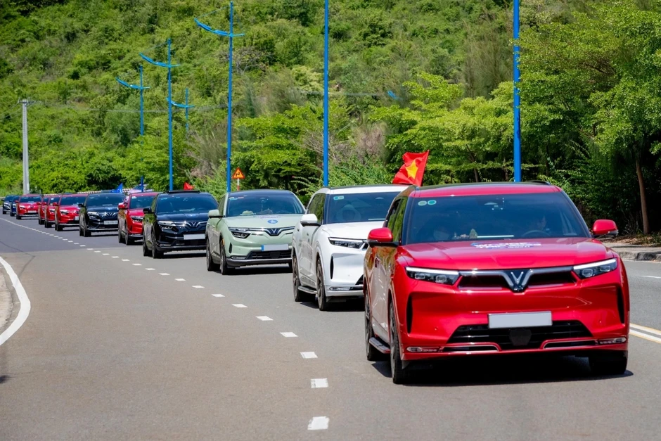 Xe điện không chỉ là một phương tiện hay thiết bị mà là một ngành công nghiệp mới Xe điện không chỉ là một phương tiện hay thiết bị mà là một ngành công nghiệp mới