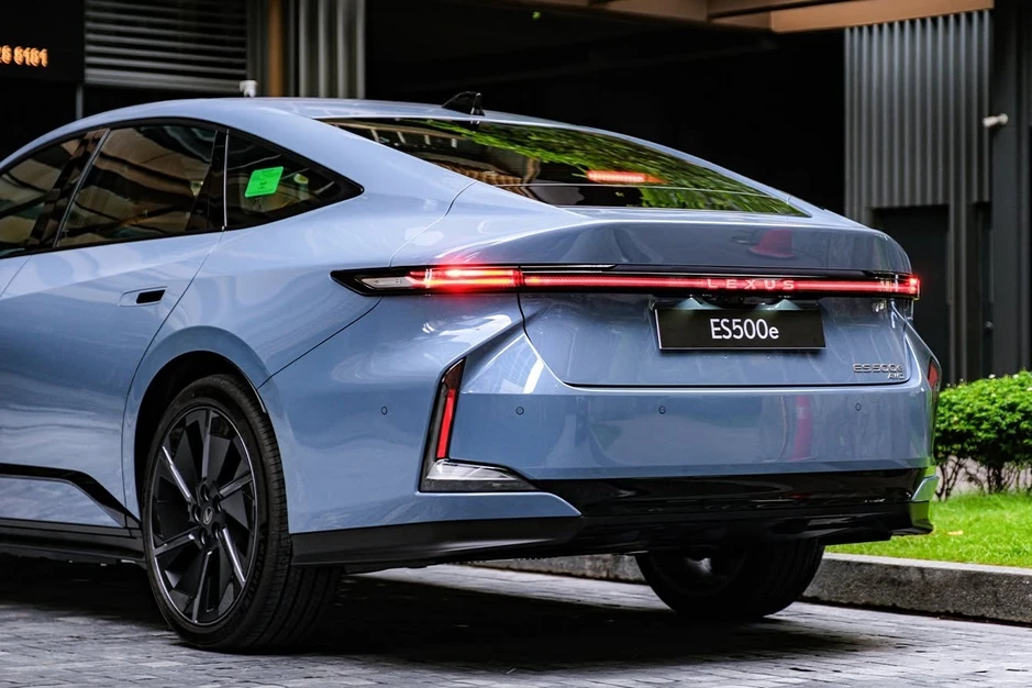 Xe điện Lexus đầu tiên tại Việt Nam chốt giá dưới 3 tỷ đồng
