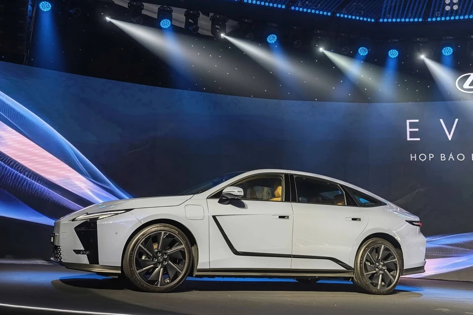 Xe điện Lexus đầu tiên tại Việt Nam chốt giá dưới 3 tỷ đồng