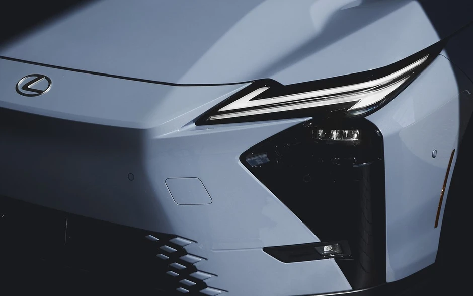 Xe điện Lexus đầu tiên Việt Nam lộ diện: Giá dự kiến gần 3 tỷ đồng, chạy hơn 440km/sạc, cắm nhanh nửa tiếng đầy 10-80% pin Xe điện Lexus đầu tiên Việt Nam lộ diện: Giá dự kiến gần 3 tỷ đồng, chạy hơn 440km/sạc, cắm nhanh nửa tiếng đầy 10-80% pin