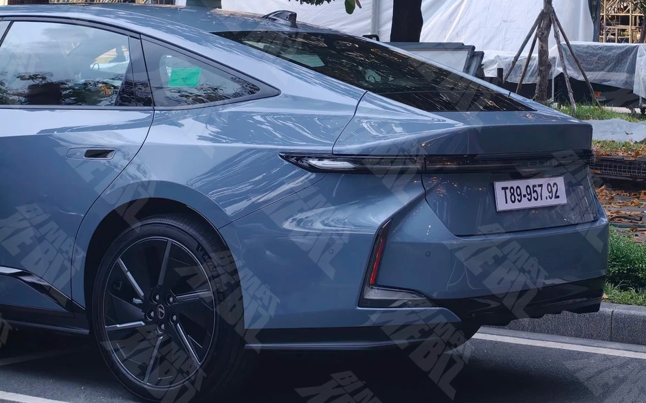 Xe điện Lexus đầu tiên Việt Nam lộ diện: Giá dự kiến gần 3 tỷ đồng, chạy hơn 440km/sạc, cắm nhanh nửa tiếng đầy 10-80% pin Xe điện Lexus đầu tiên Việt Nam lộ diện: Giá dự kiến gần 3 tỷ đồng, chạy hơn 440km/sạc, cắm nhanh nửa tiếng đầy 10-80% pin