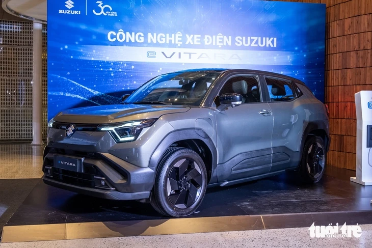 Xe điện Suzuki eVitara có tín hiệu sắp mở bán ở Việt Nam: SUV điện cỡ B đi 430km/sạc, màn hình kép Xe điện Suzuki eVitara có tín hiệu sắp mở bán ở Việt Nam: SUV điện cỡ B đi 430km/sạc, màn hình kép